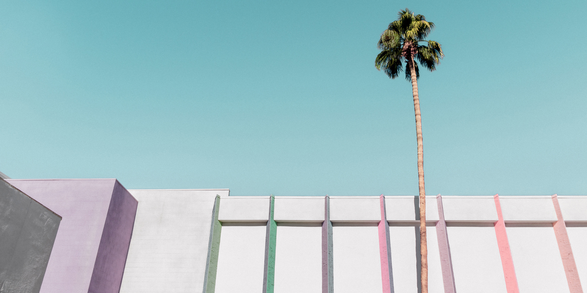 A modern building with pastel colours in Palm Springs.